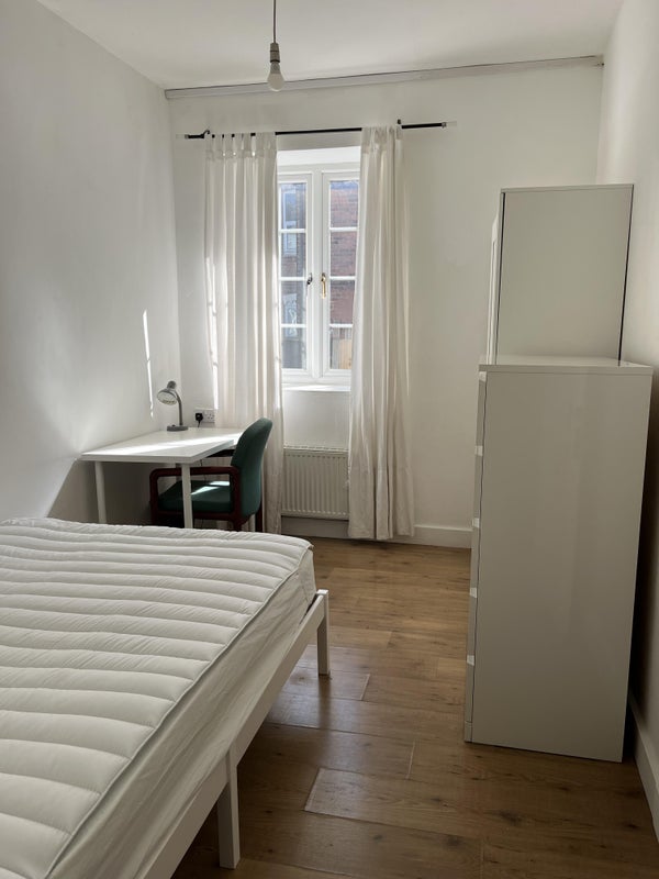 Room Beech Avenue in Nottingham