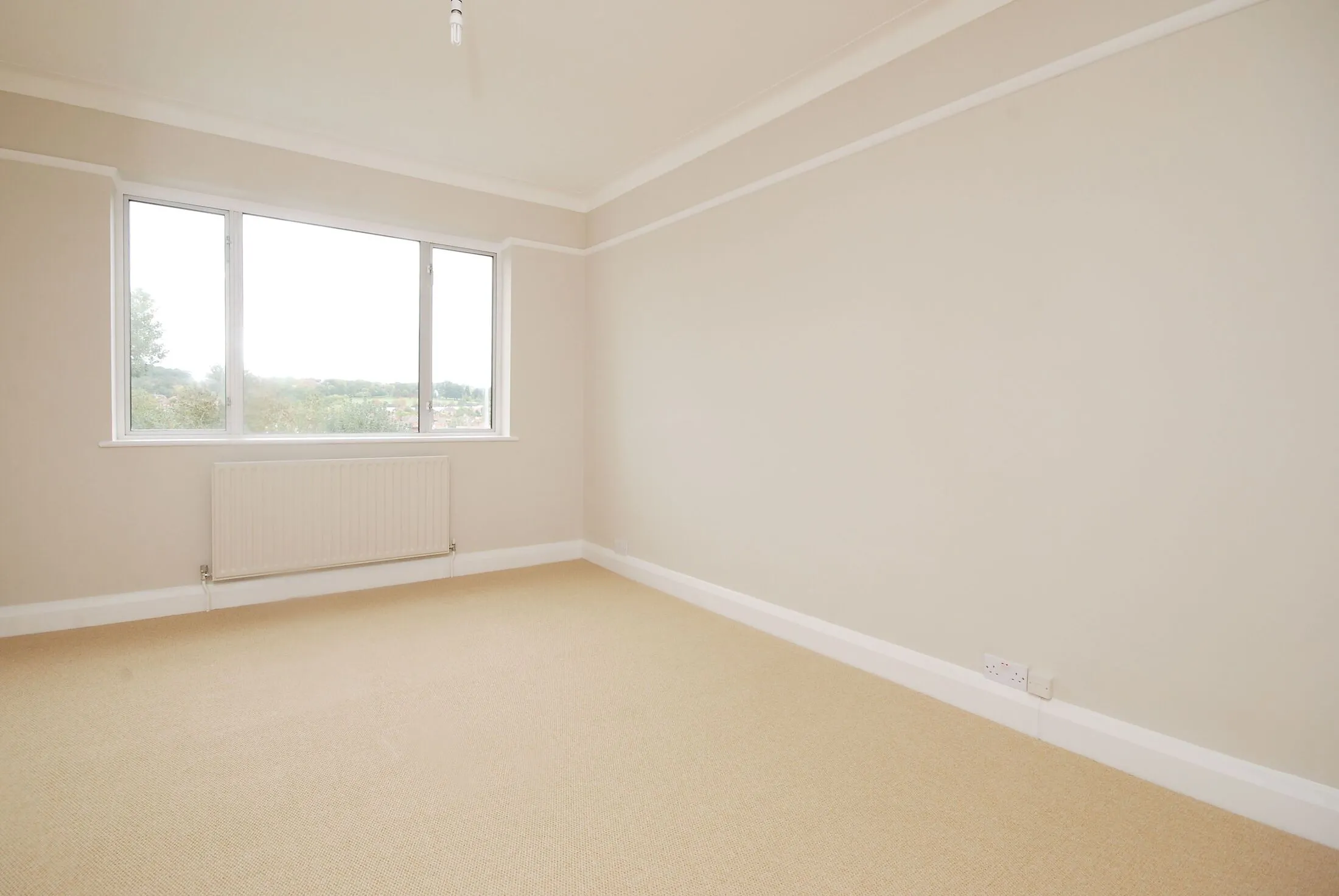 Flat Streatham High Road in Greater London