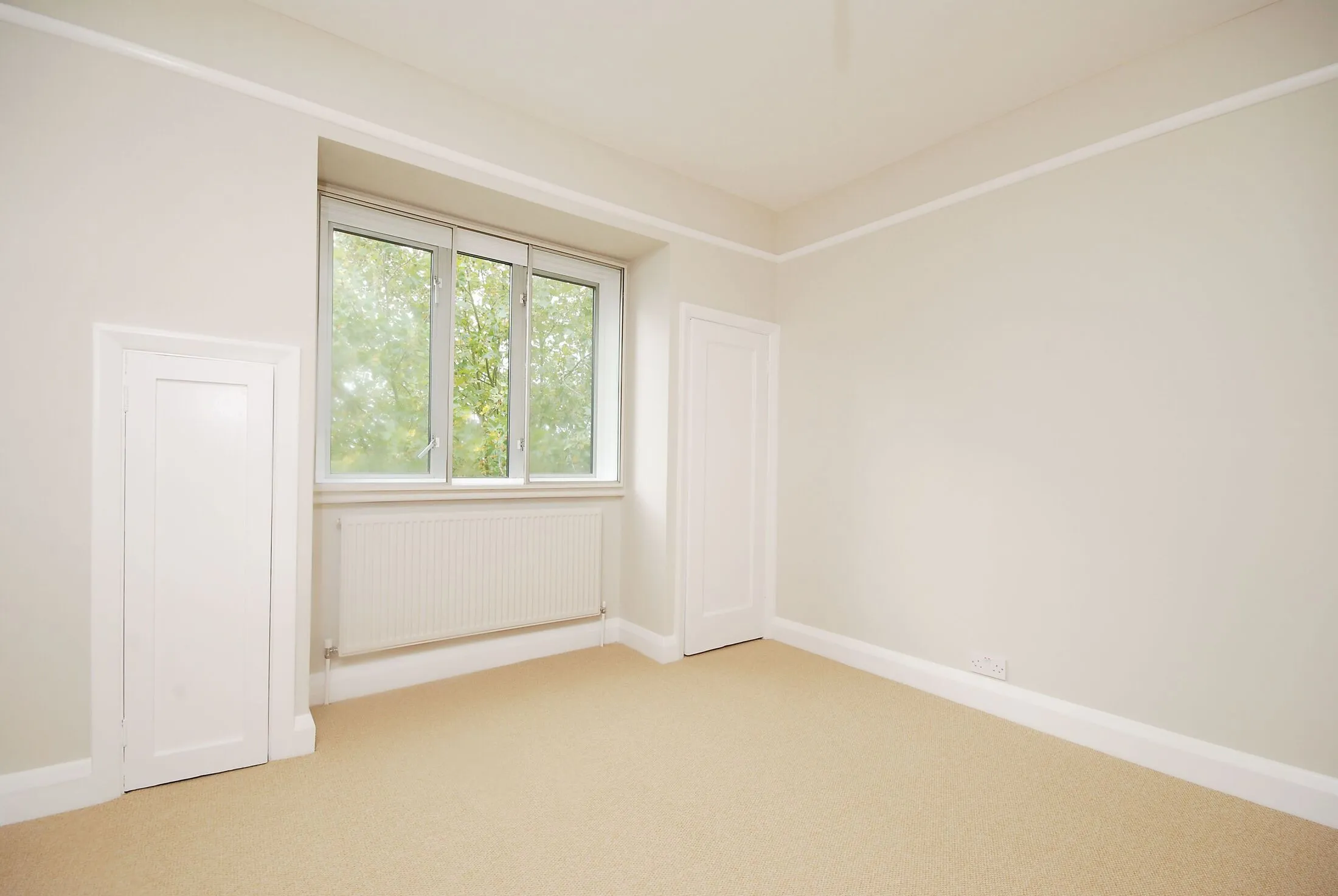 Flat Streatham High Road in Greater London