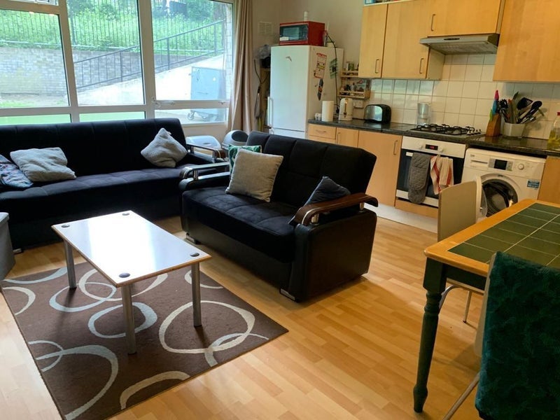 Room Whitlock Drive in Greater London