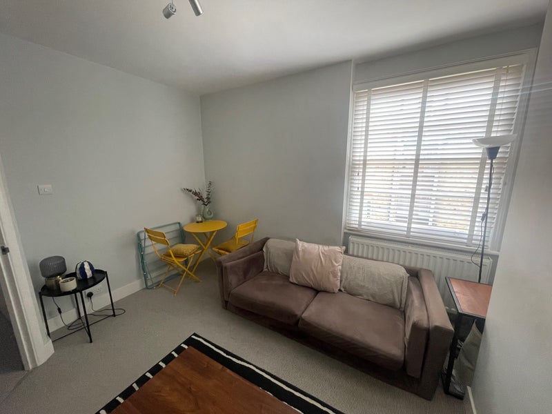Flat Saltwood Grove in Greater London