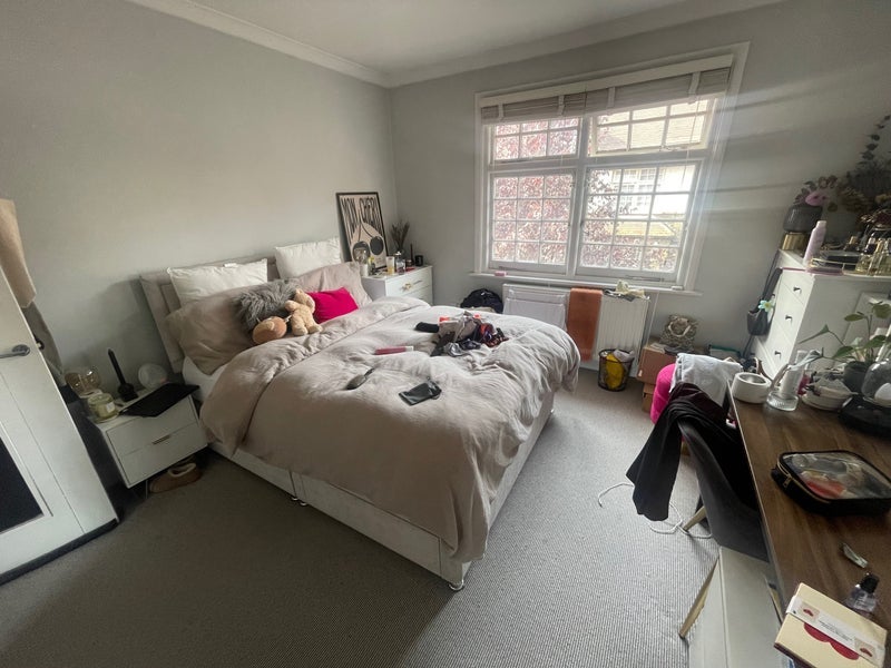 Flat Saltwood Grove in Greater London