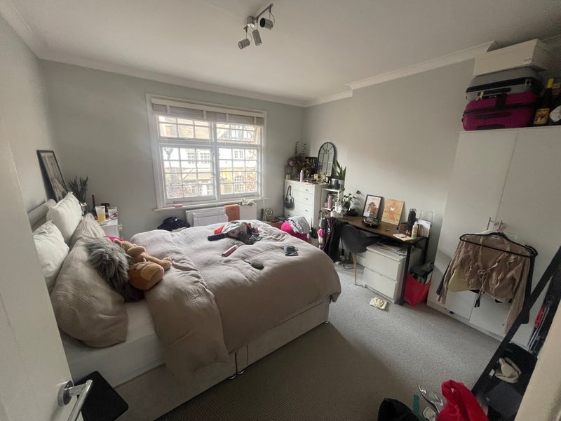 Flat Saltwood Grove in Greater London