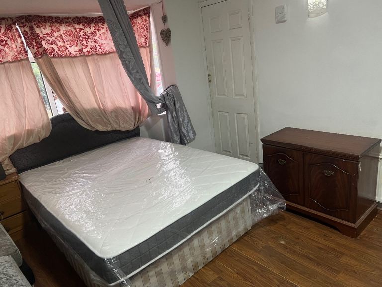 Room Sheppey Close in Crawley