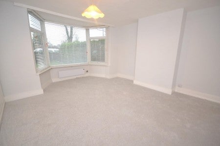 Flat Kentwood Hill in Reading