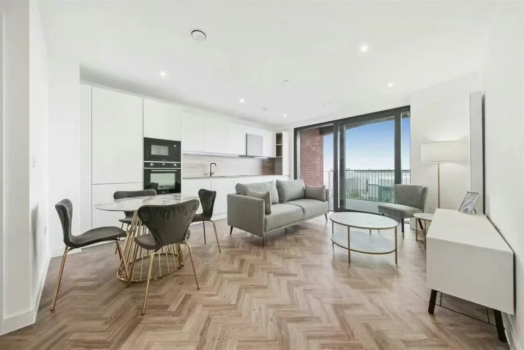 Flat Gillender Street in Greater London