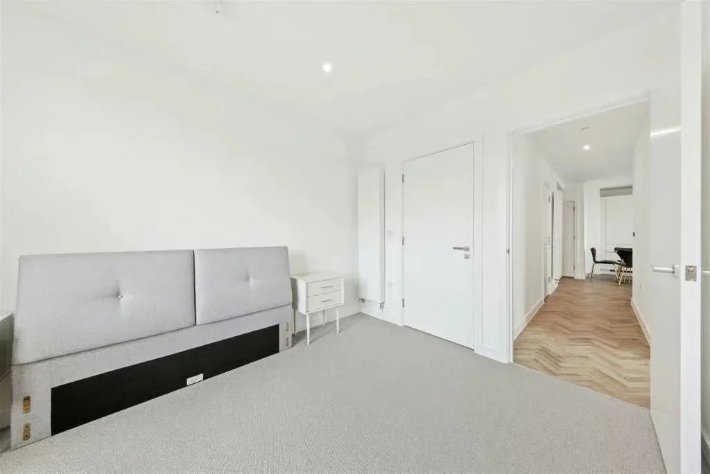 Flat Gillender Street in Greater London