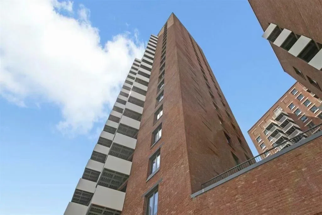 Flat Gillender Street in Greater London