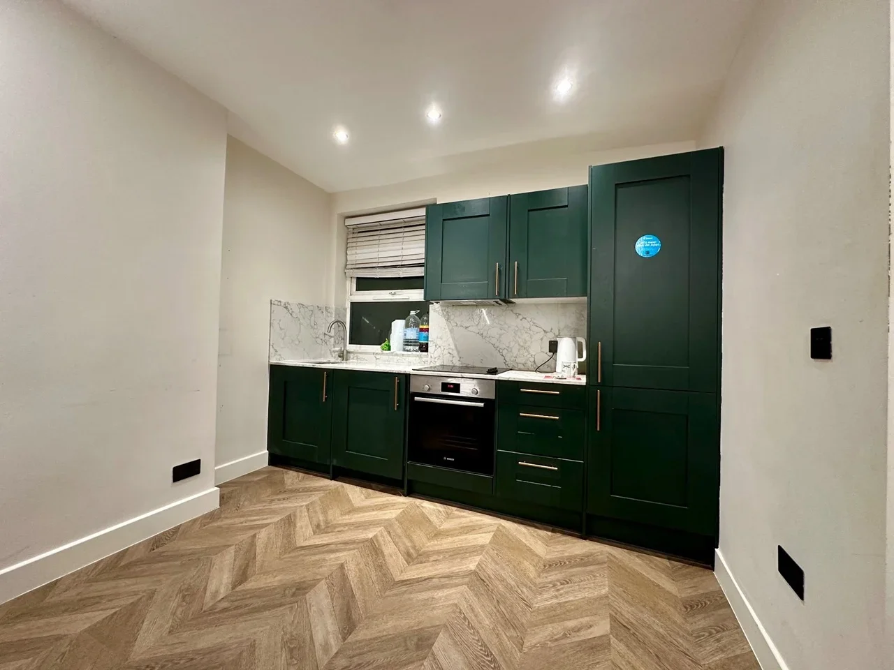 Flat Kimberley Gardens in Greater London