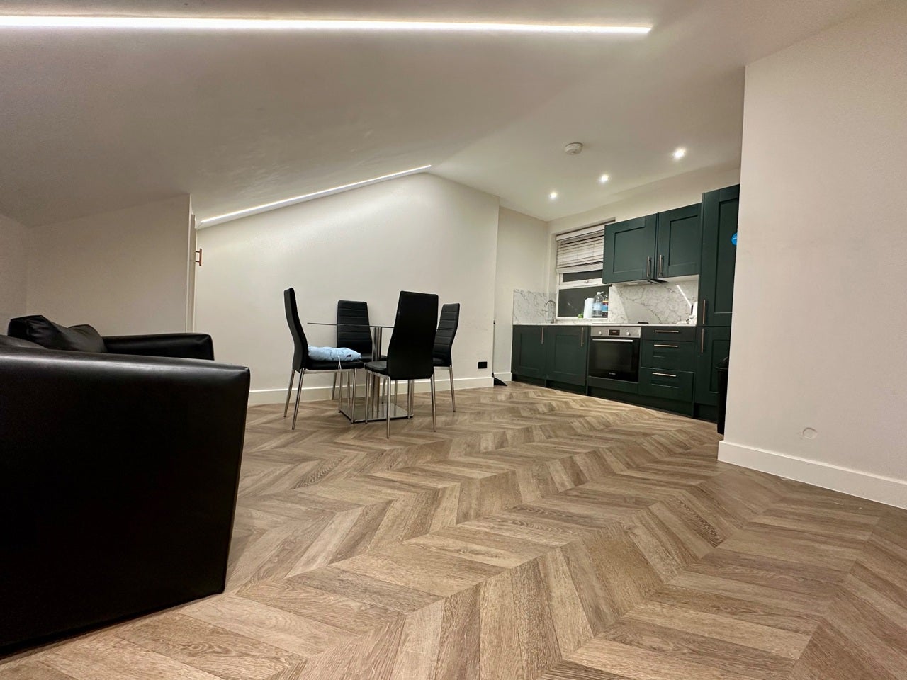 Flat Kimberley Gardens in Greater London
