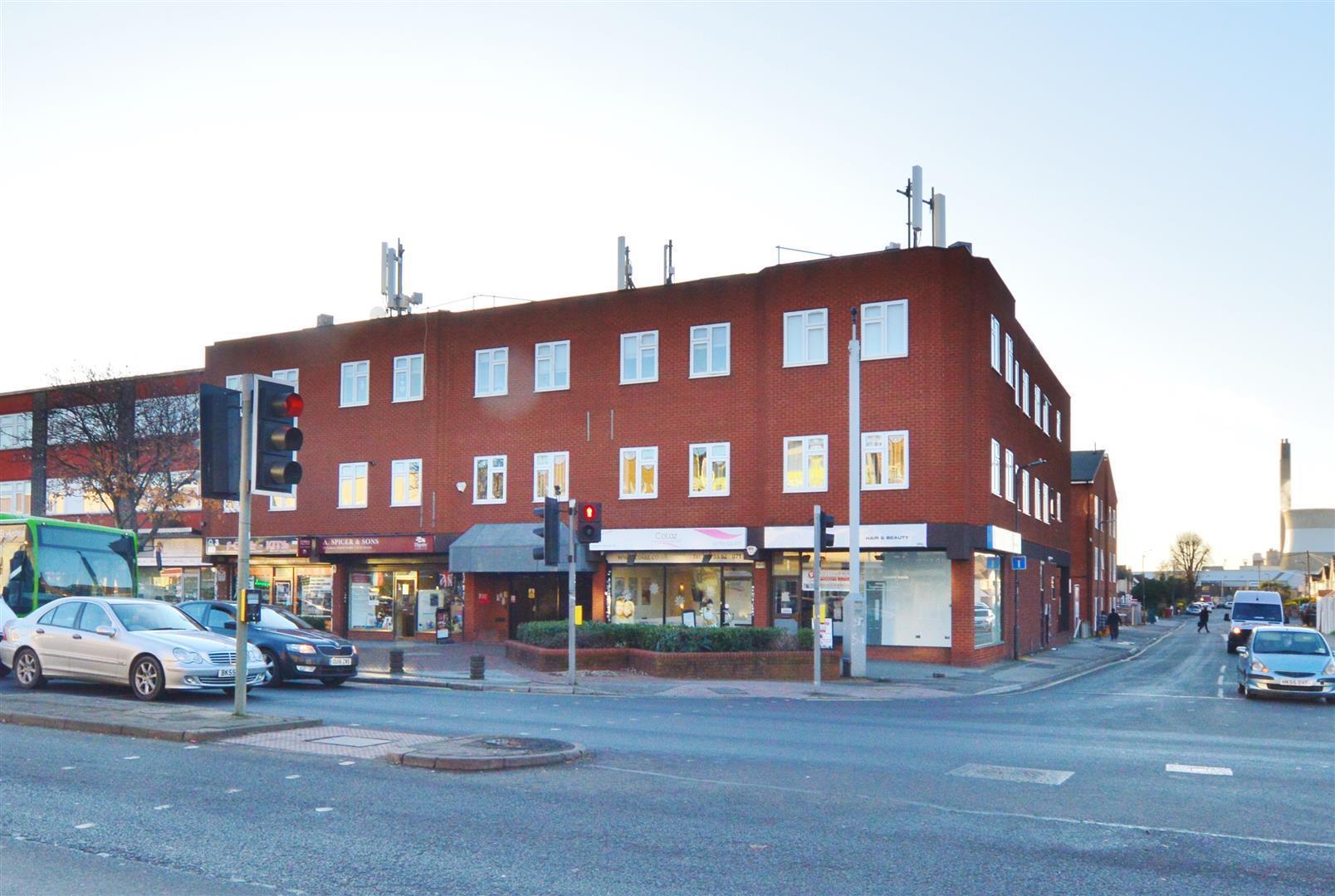 Flat Farnburn Avenue in Slough