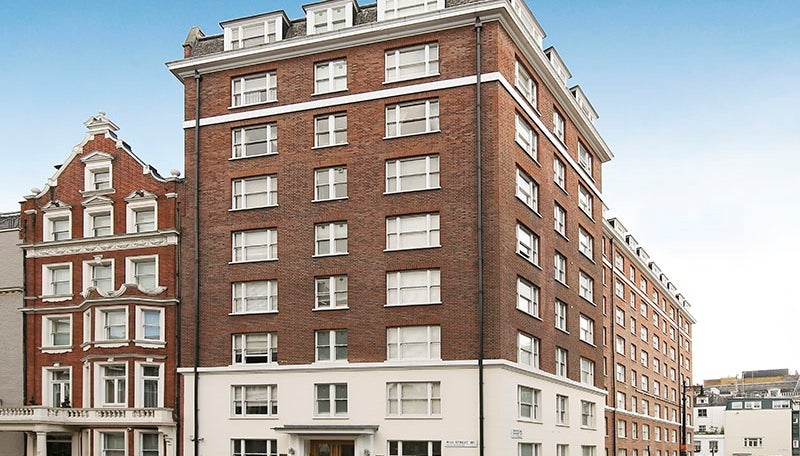 Flat Hill Street in City of Westminster