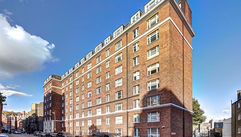 Flat Hill Street in City of Westminster