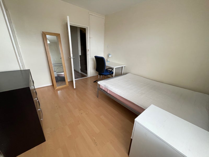 Room Hartley Road in Nottingham