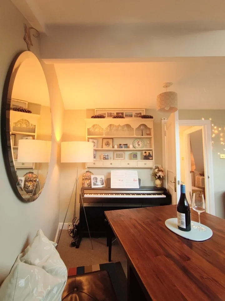 Flat Reed Place in Greater London