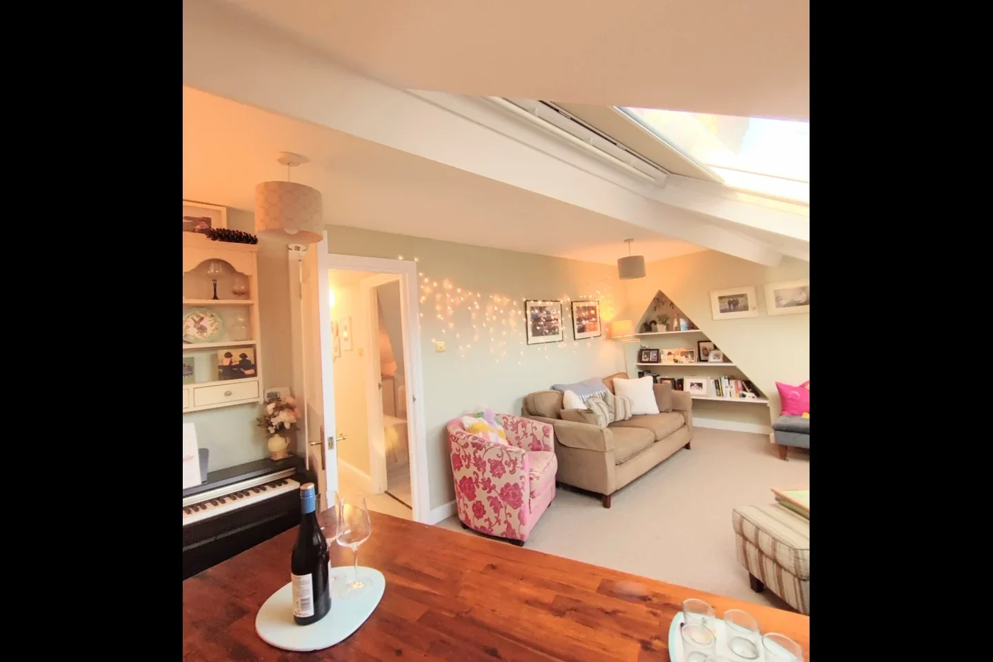 Flat Reed Place in Greater London