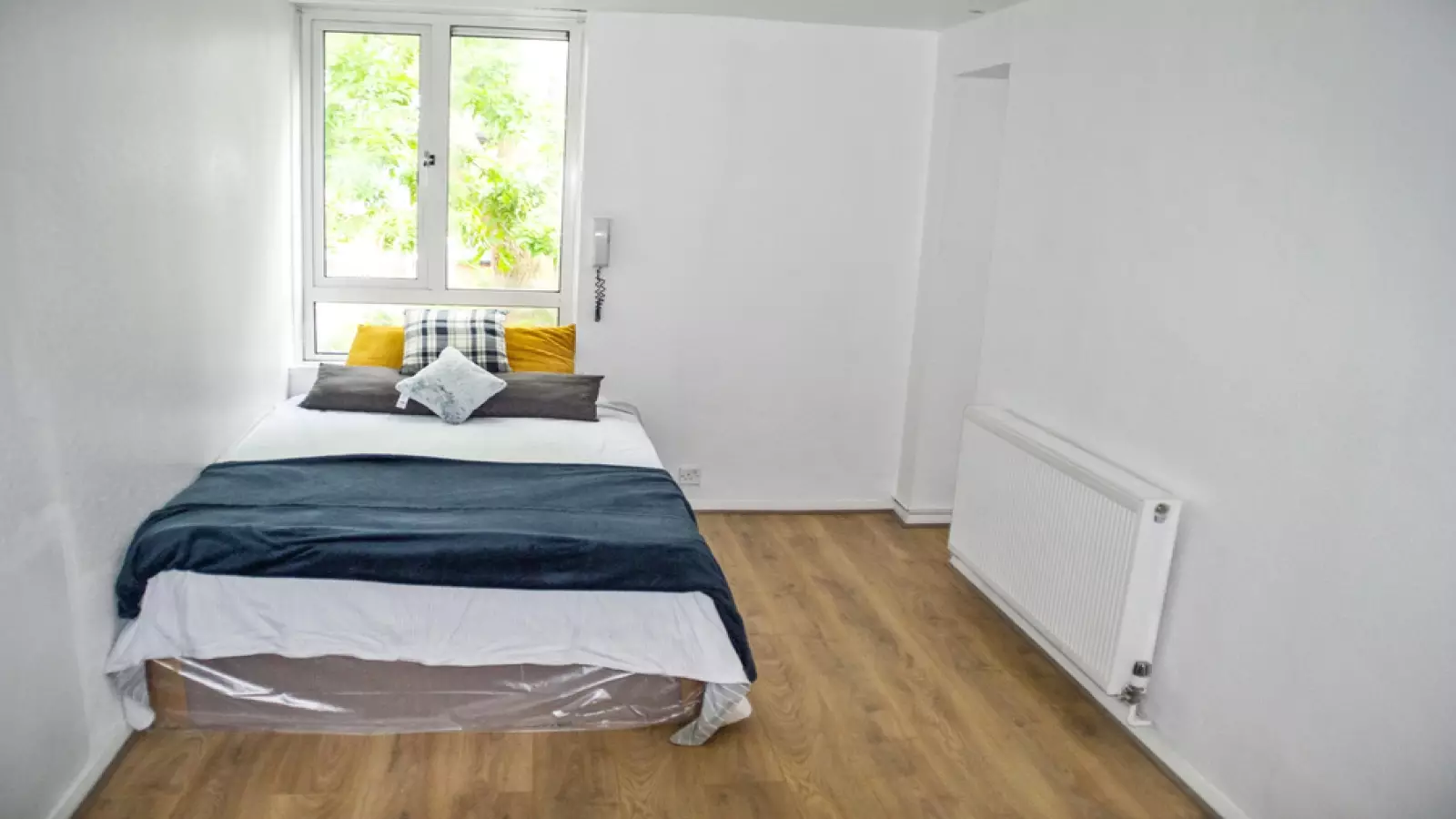 Room Parry Road in City of Westminster