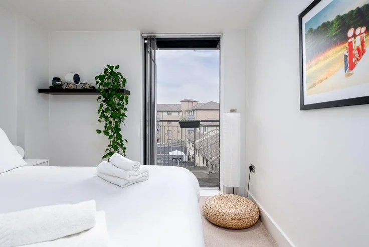 Flat Fairfield Road in Greater London