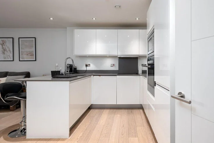 Flat Fairfield Road in Greater London