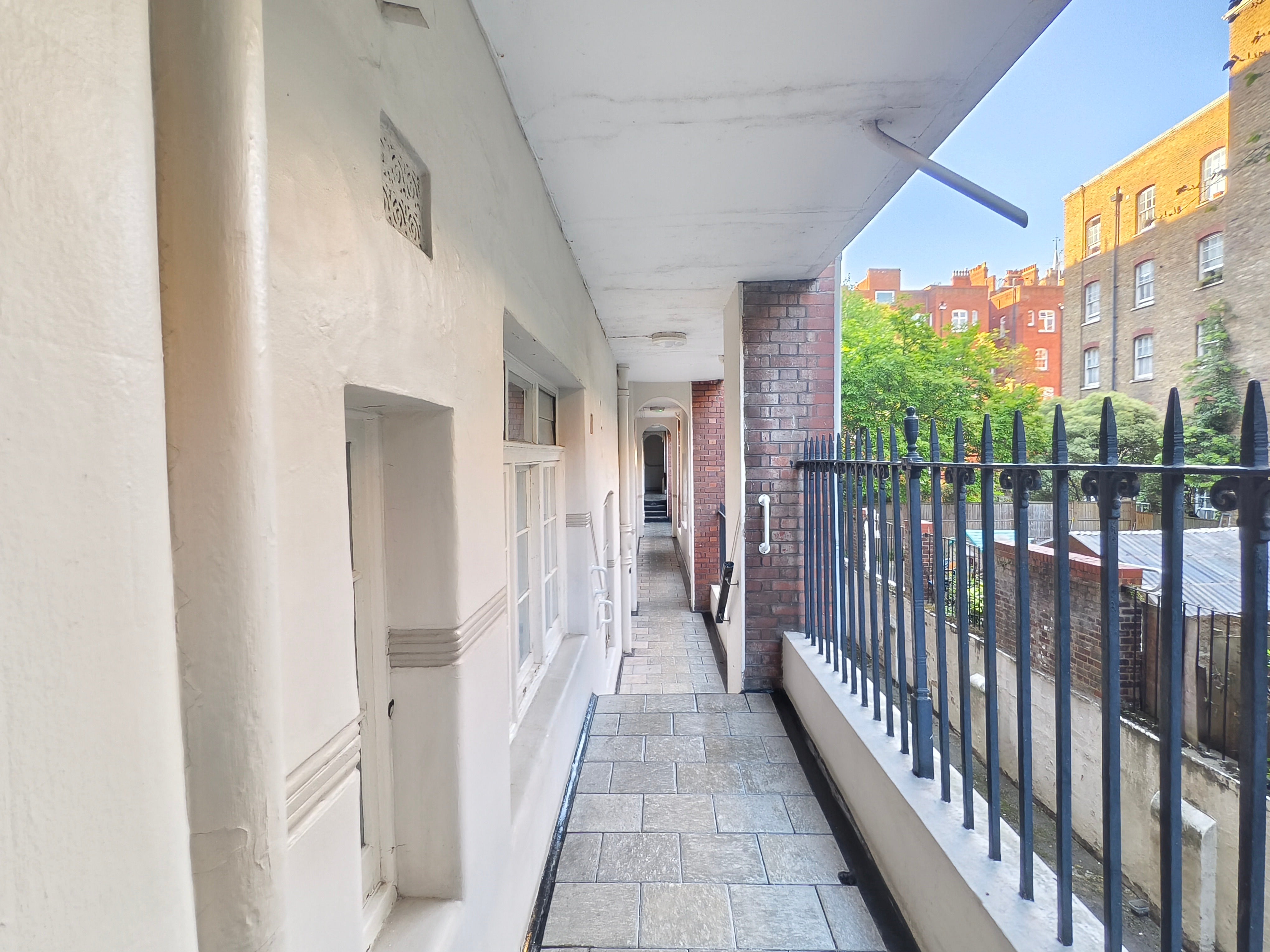 Flat Judd Street in Greater London
