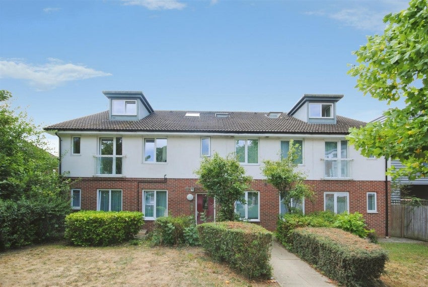 Flat Queen Mary's Avenue in Watford