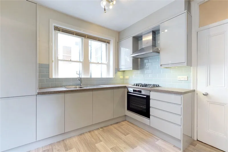 Flat Plumbers Row in Greater London