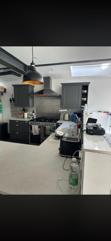 Room Colmer Road in Greater London
