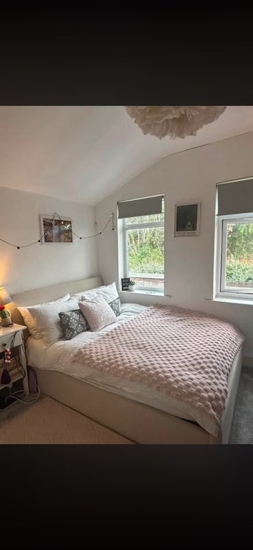 Room Colmer Road in Greater London