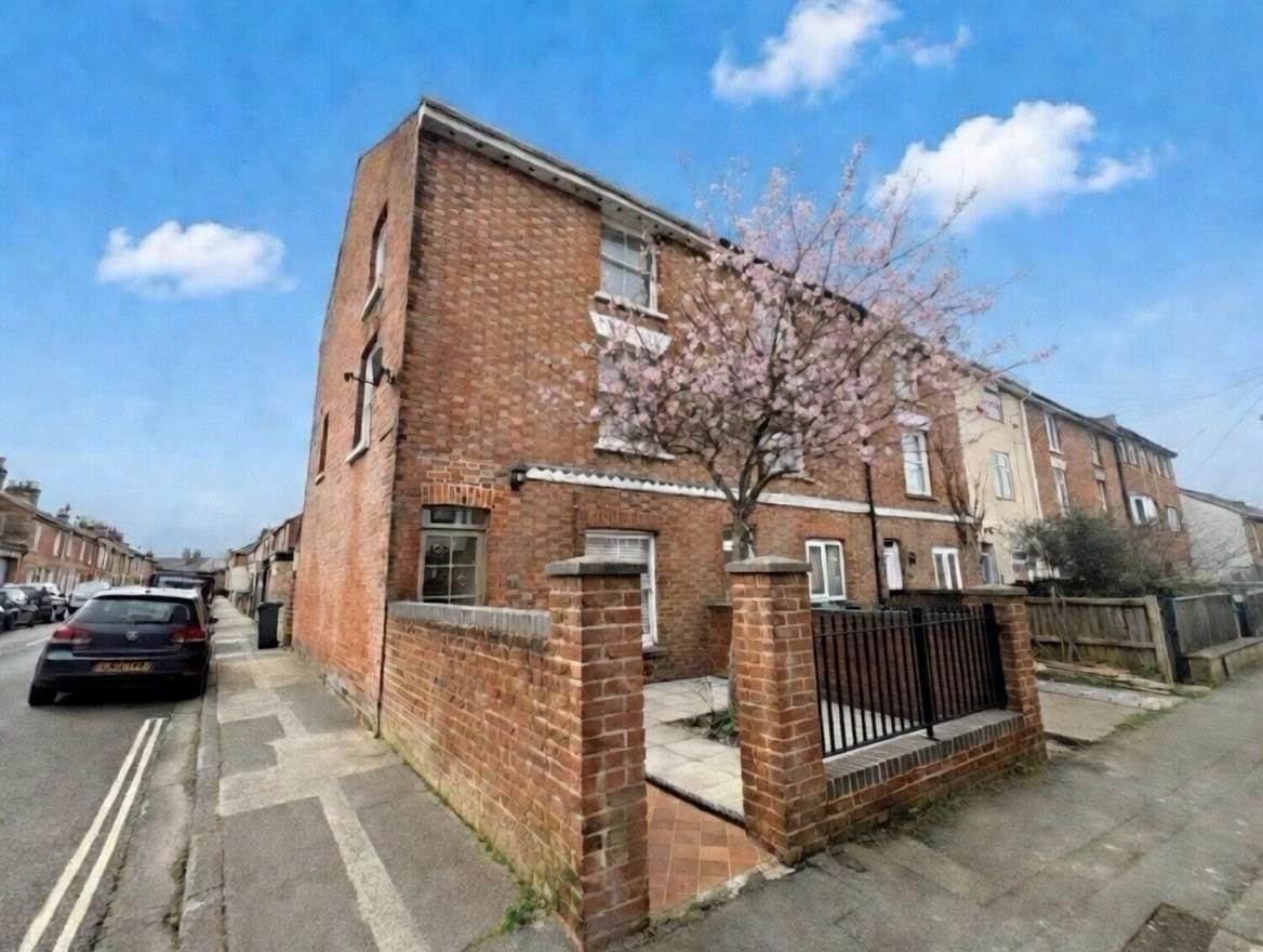 Flat Clifford Street in Newport