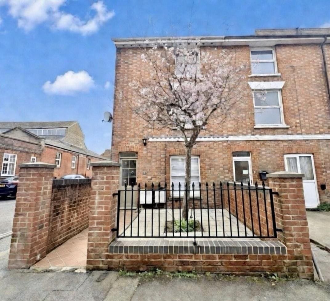 Flat Clifford Street in Newport