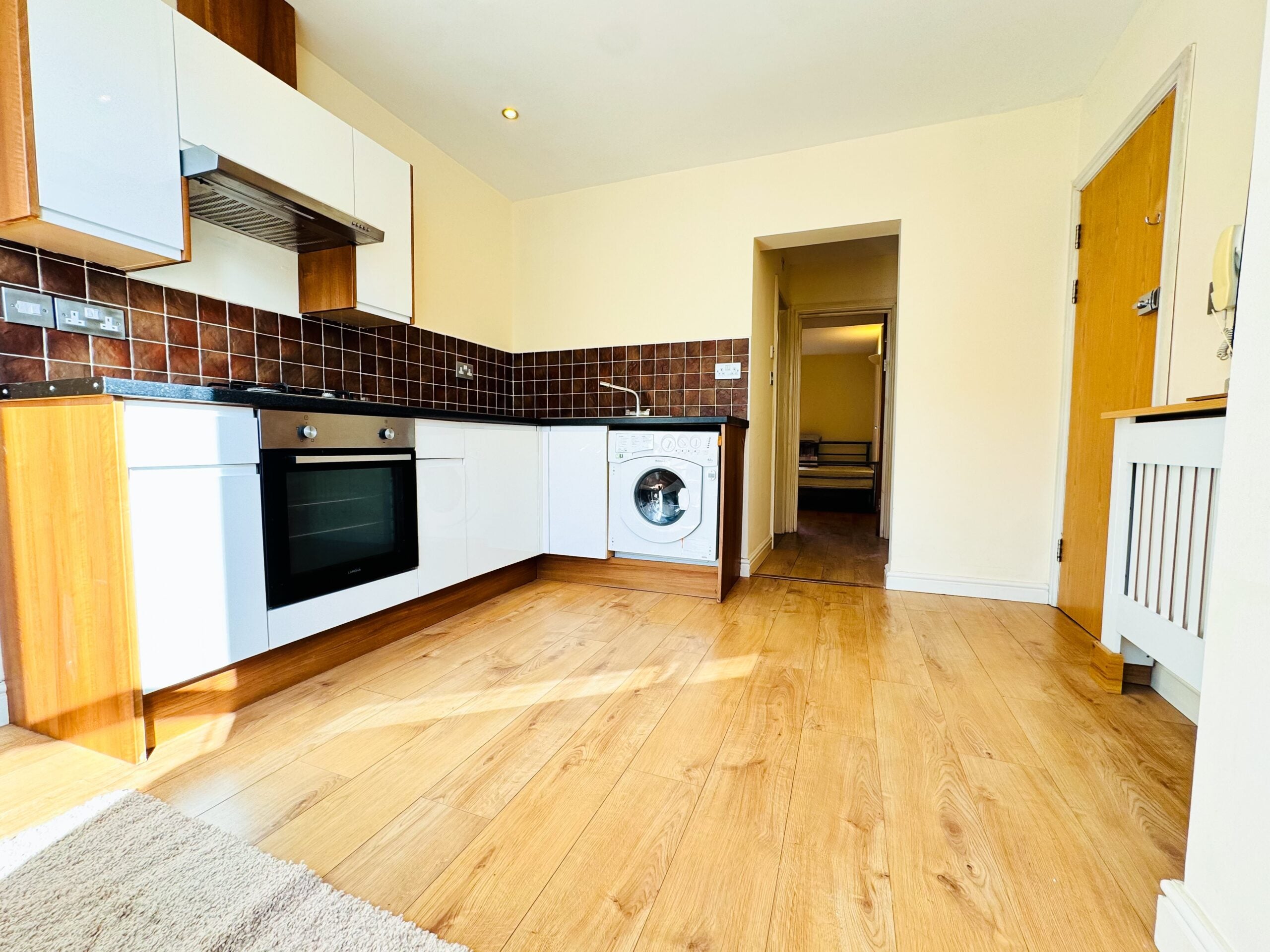 Flat Mackintosh Place in Cardiff