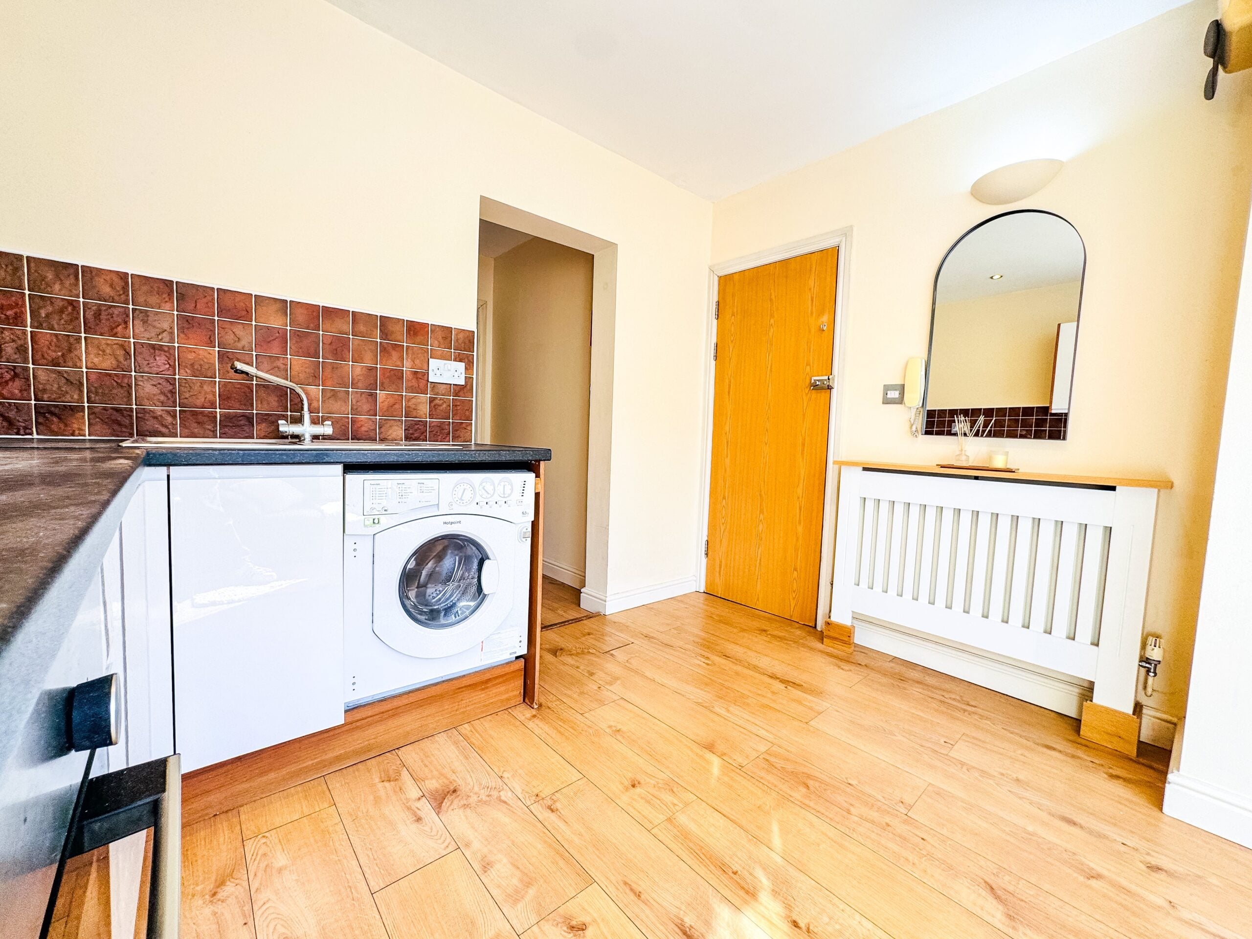Flat Mackintosh Place in Cardiff