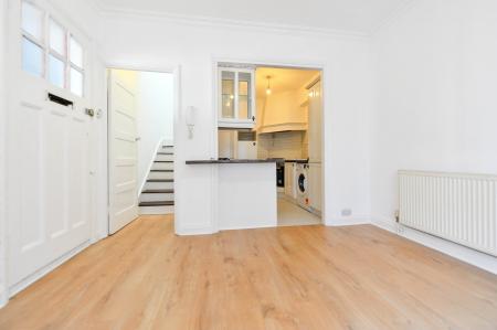 Flat Claremont Road in Greater London