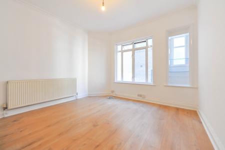 Flat Claremont Road in Greater London