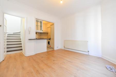 Flat Claremont Road in Greater London