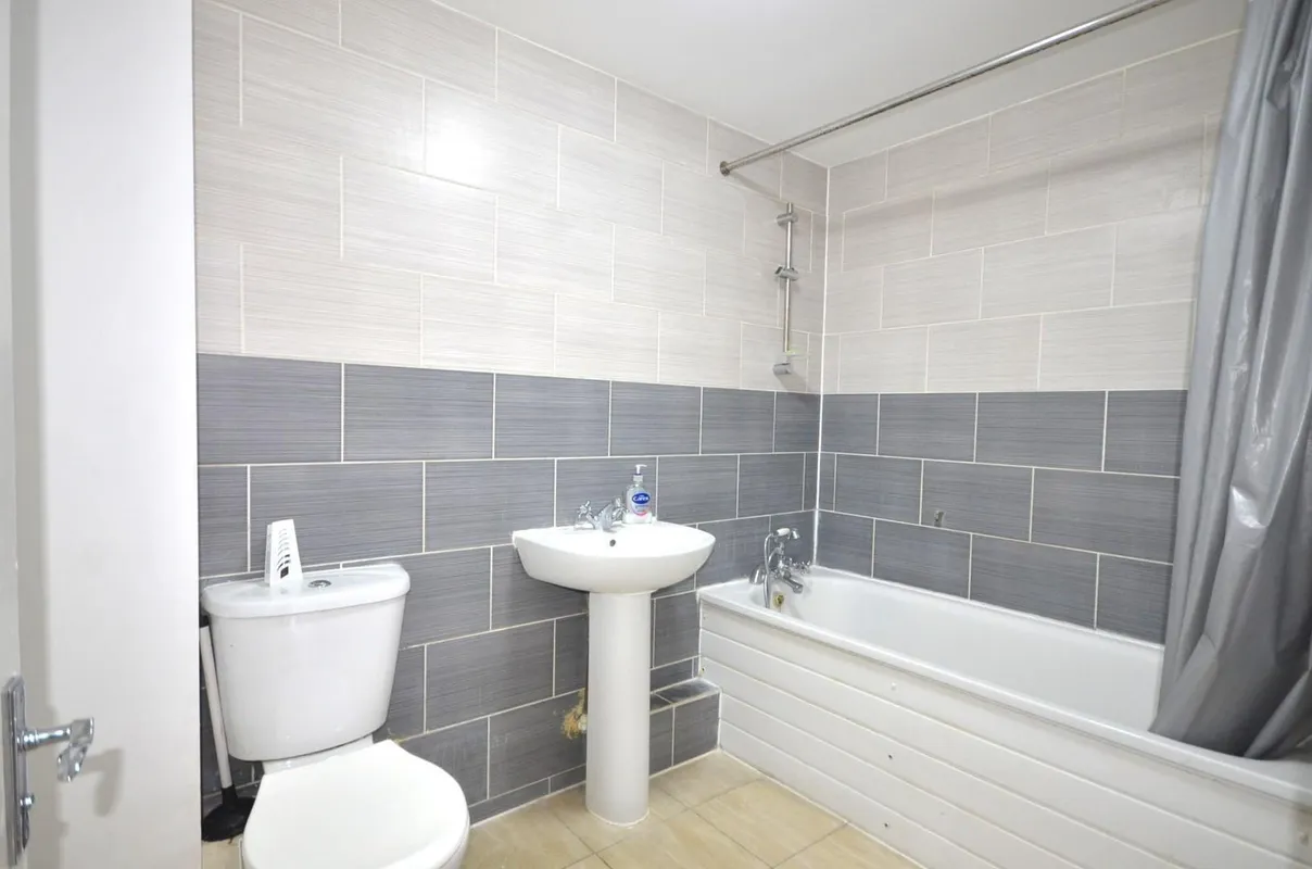 Flat Waldrons Yard in Greater London