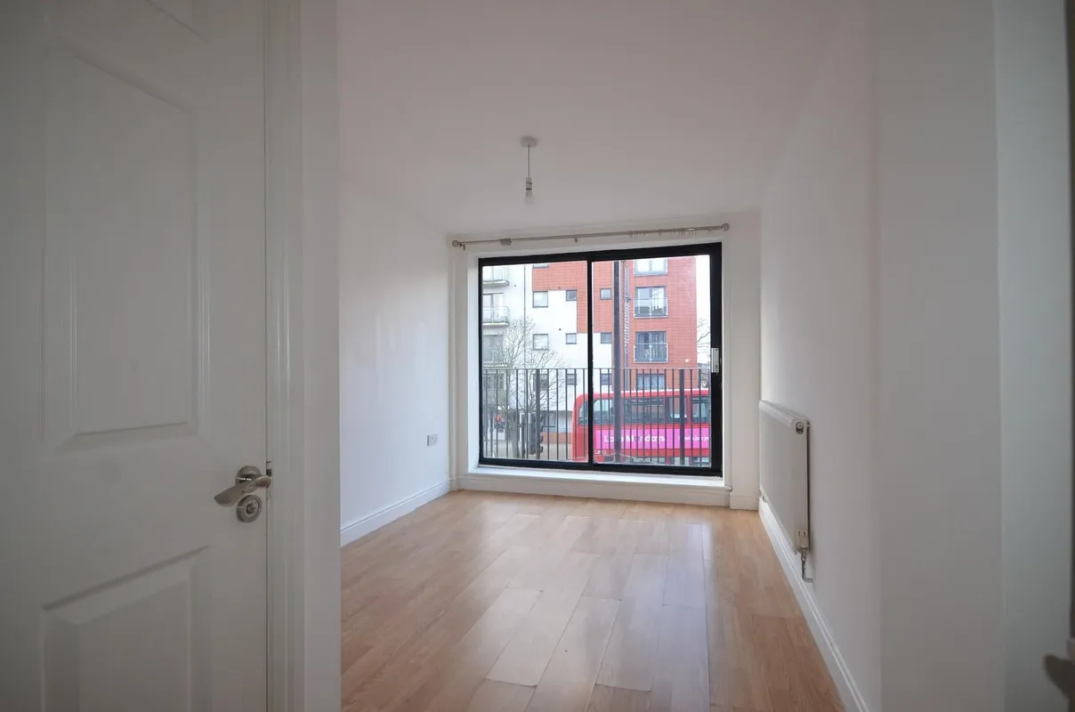 Flat Waldrons Yard in Greater London