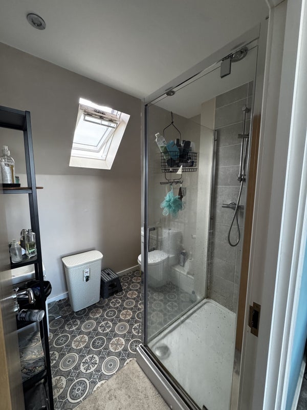 Room Grantham Crescent in Salford