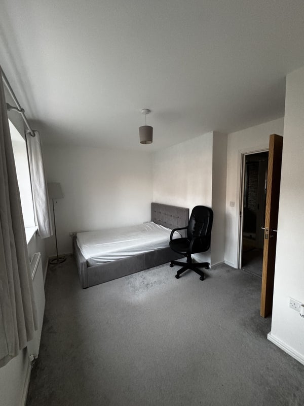 Room Grantham Crescent in Salford