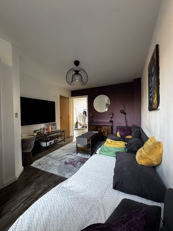 Room Grantham Crescent in Salford