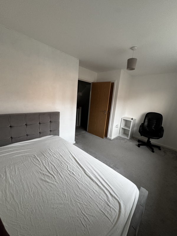 Room Grantham Crescent in Salford