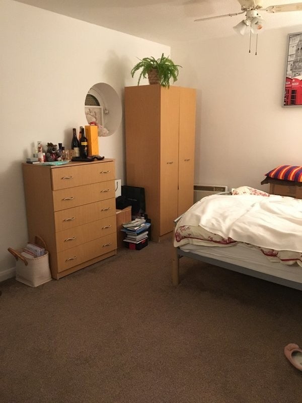 Room Garter Way in Greater London