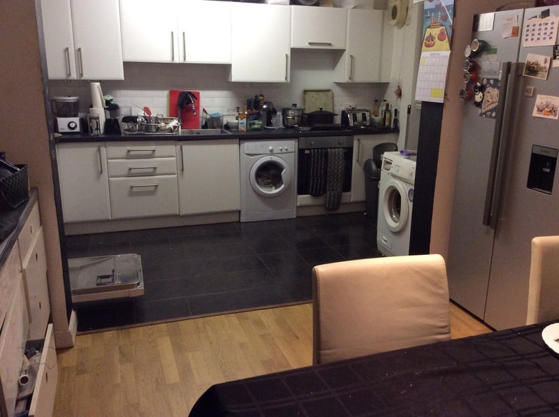Room Garter Way in Greater London