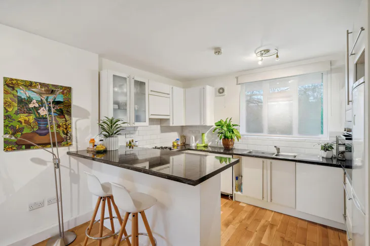 Flat Cleveland Gardens in City of Westminster