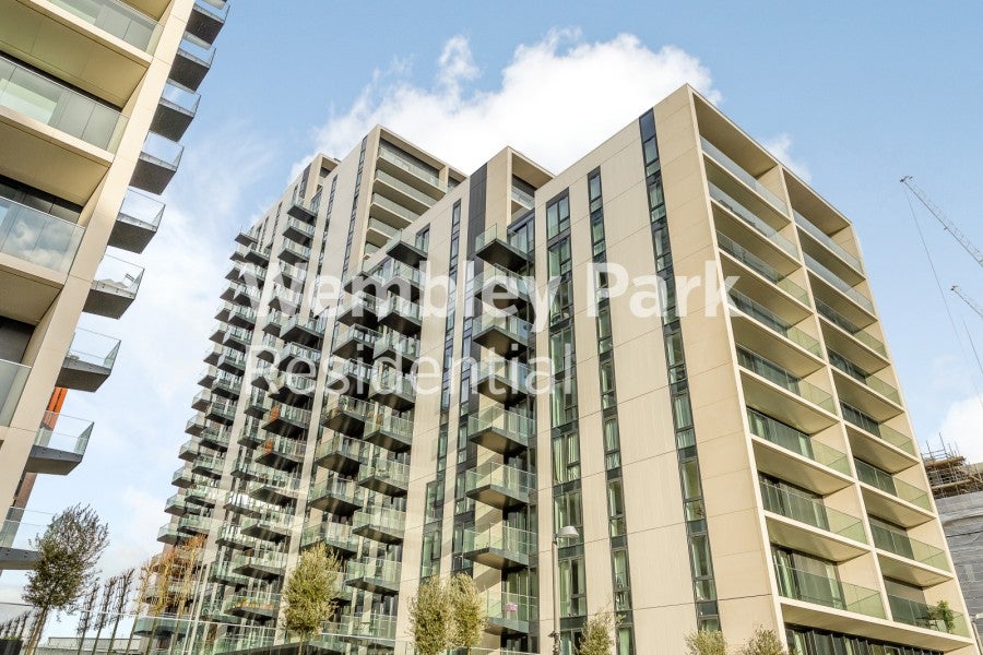 Flat Elvin Gardens in London