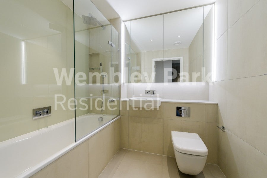 Flat Elvin Gardens in London