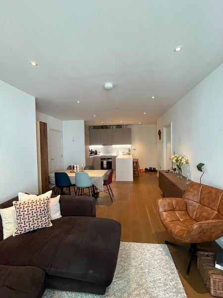 Flat Elvin Gardens in London
