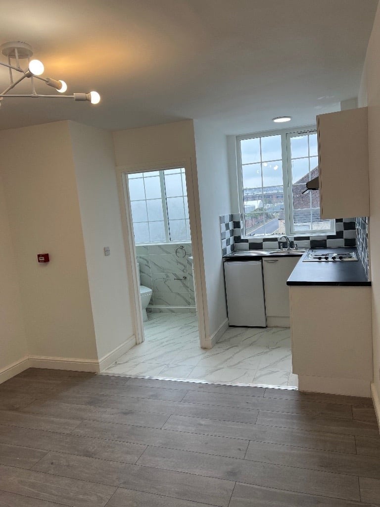 Flat Barker Street in Stoke-on-Trent