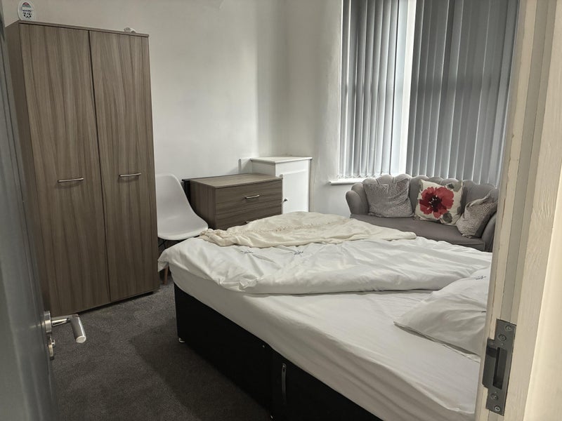 Room Whitland Road in Liverpool