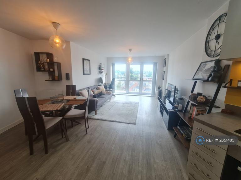 Flat Ifield Road in Crawley